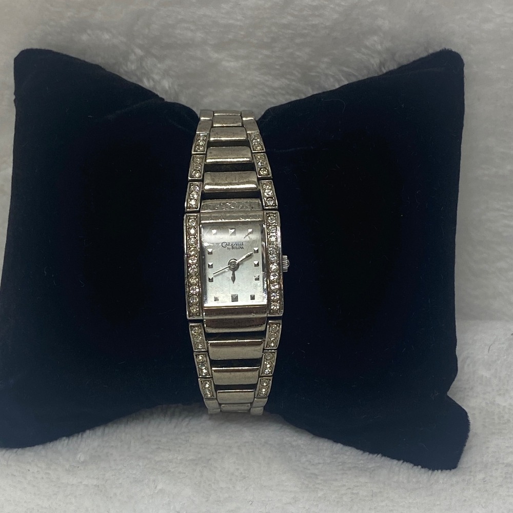 Caravelle by Bulova Womens Watch Silver Tone Crystal Accents New Battery 12-1-25 - Picture 2 of 10